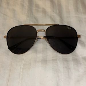 Quay aviator sun glasses!!